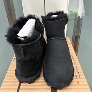 NWT Kirkland black shearling boots